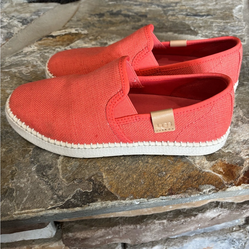 UGG Pink Slippers Comfortable Slip-On Design